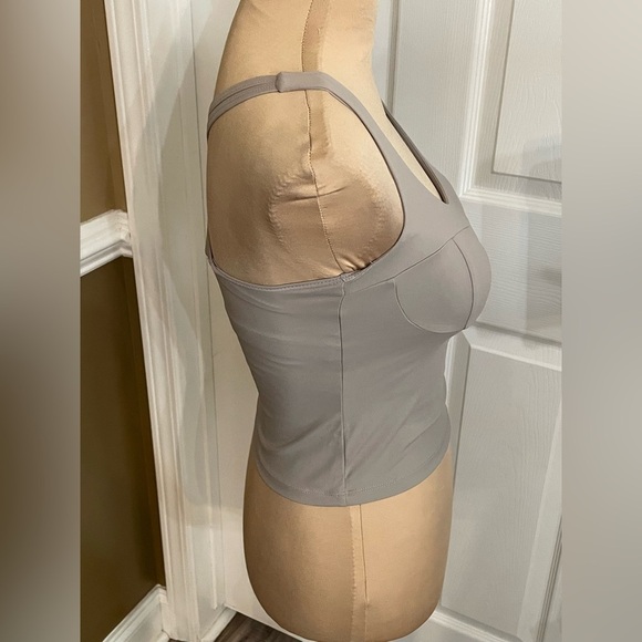 Anna-Kaci Athletic Crop Top NWT Medium - Picture 9 of 11